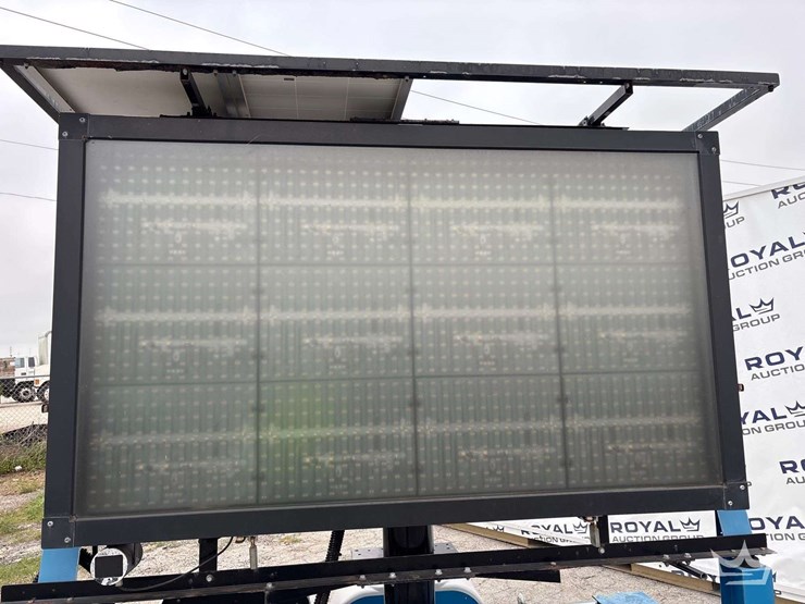 2018-solartech-silent-messenger-towable-solar-message-board-image-10