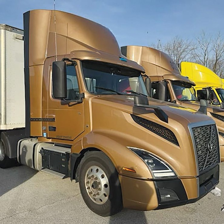 2022 VOLVO VNL300