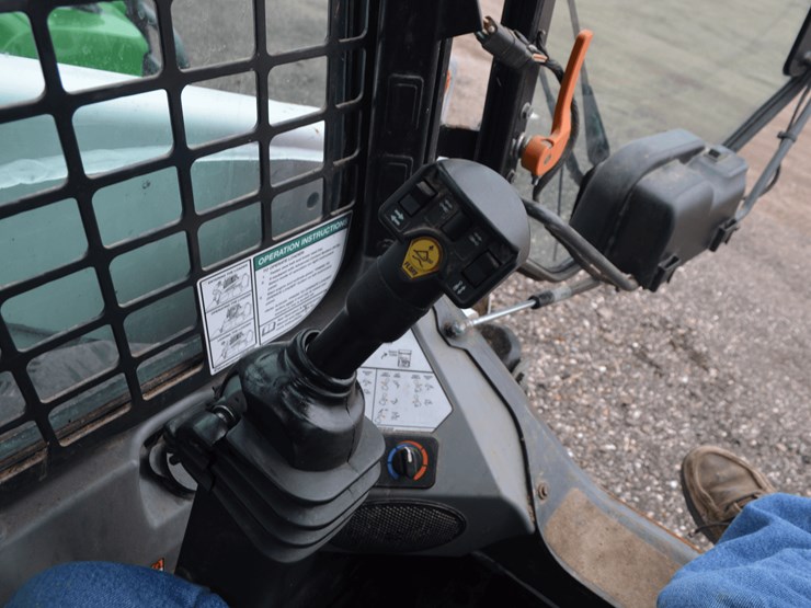 2017-bobcat-s740-image-13