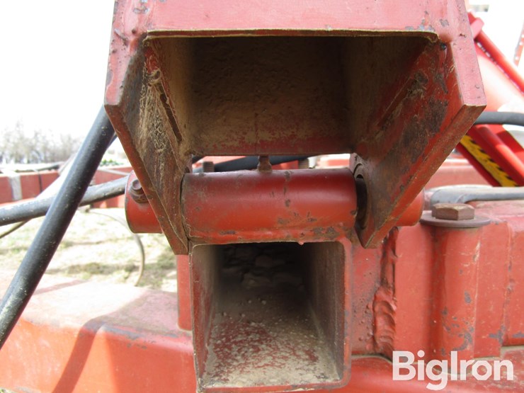 hesston-2210-image-12