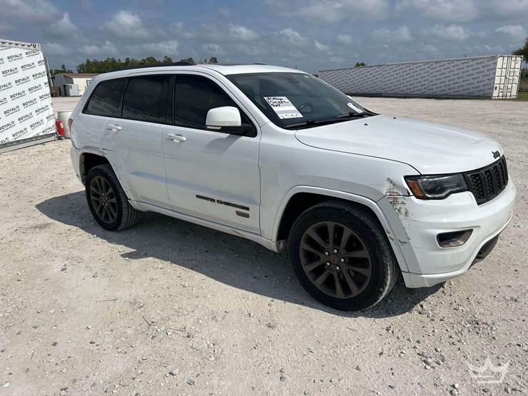 2016-jeep-grand-cherokee-image-2