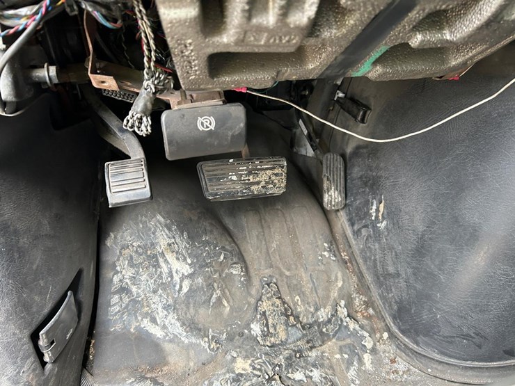 2004-utility-van-image-27