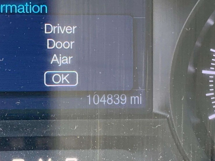 2015-ford-explorer-image-13