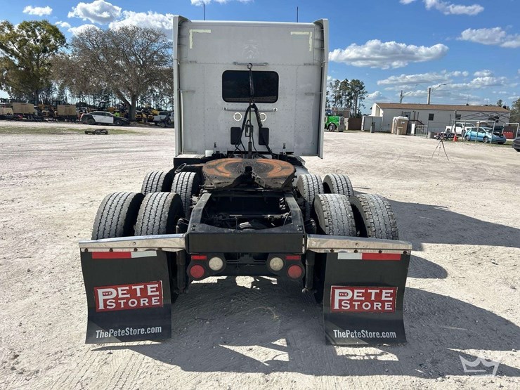 2019-peterbilt-579-image-32