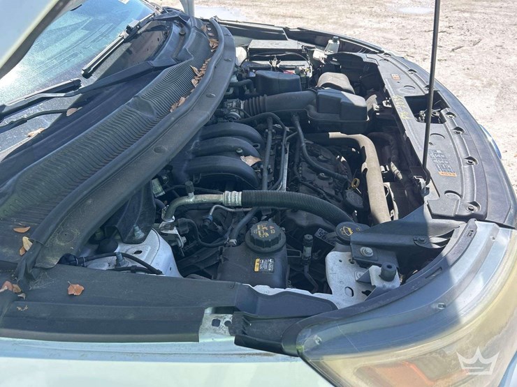 2016-ford-explorer-image-8