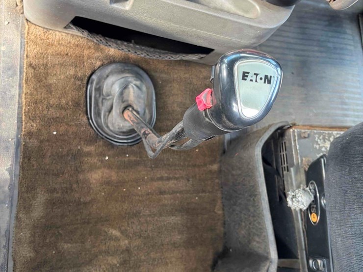 1999-international-eagle-tandem-axle-road-tractor-image-16