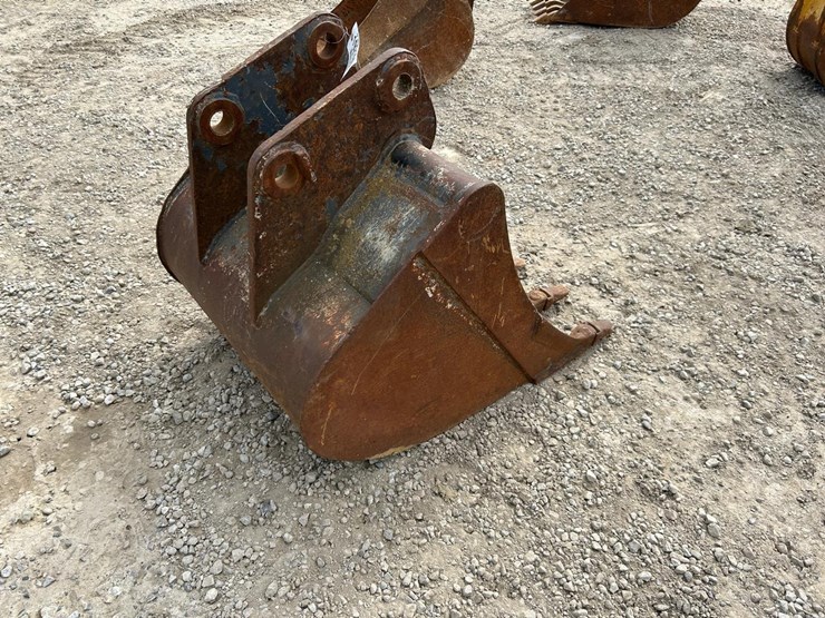 bobcat-28”-excavator-bucket-image-3