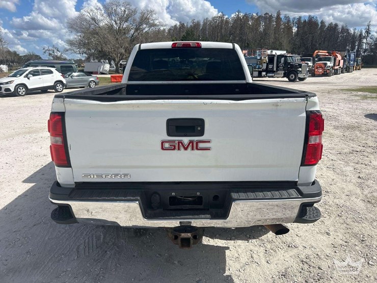 2017-gmc-sierra-2500-image-21
