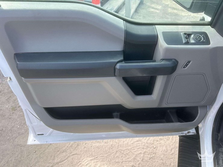 2017-ford-f150-image-14