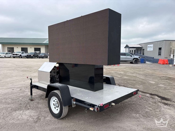 2016-280-trailers-towable-led-advertisement-board-image-4