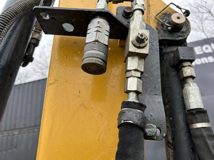 2020-caterpillar-303-image-10