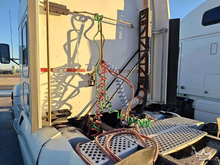 2012-kenworth-t660-image-35