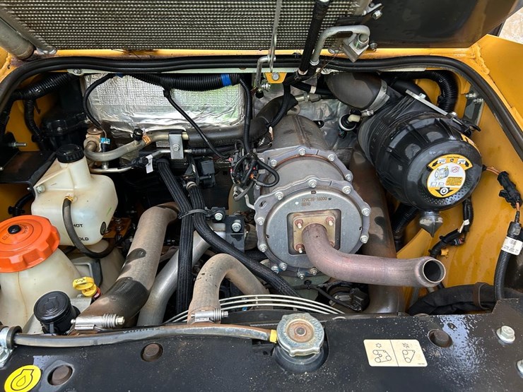 2021-deere-317g-image-15