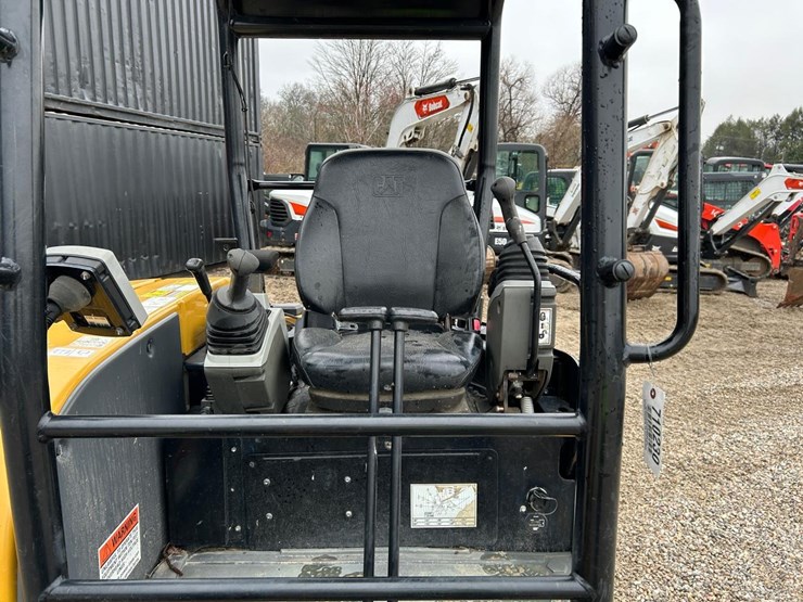 2020-caterpillar-303-image-19