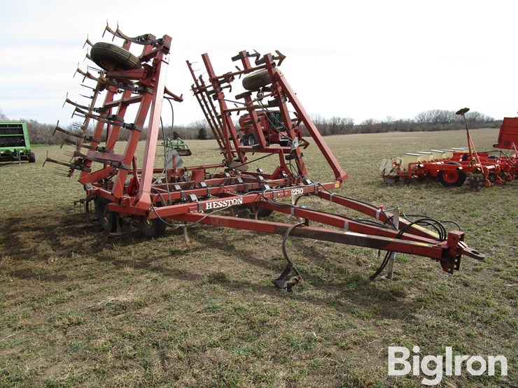 hesston-2210-image-3