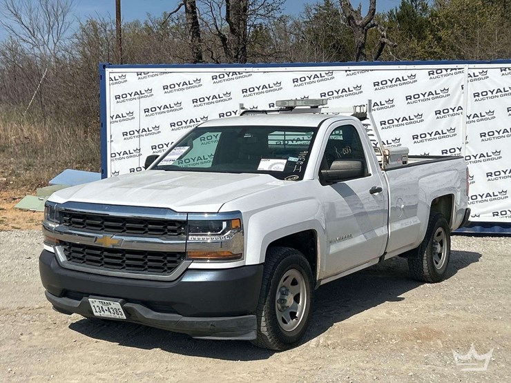 2017-chevrolet-silverado-1500-image-1