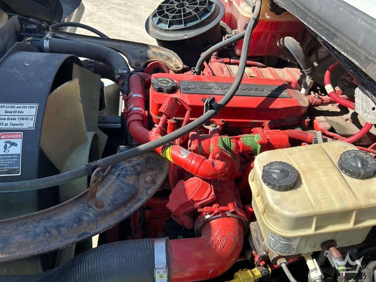 2017-freightliner-m2-106-image-9