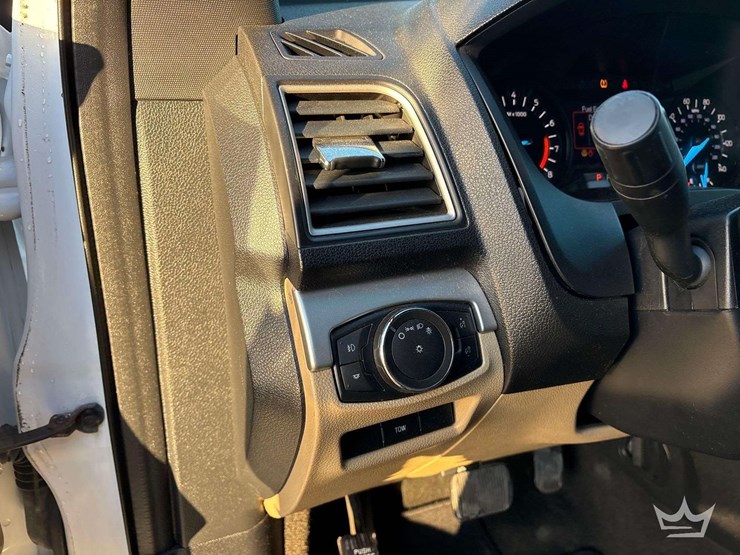 2016-ford-explorer-image-13