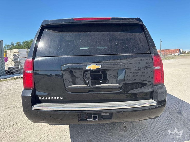 2018-chevrolet-suburban-image-12