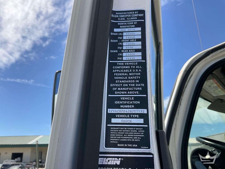 2018-freightliner-m2-106-image-9