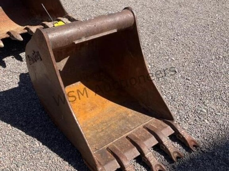24in-wain-roy-backhoe-bucket-image-1