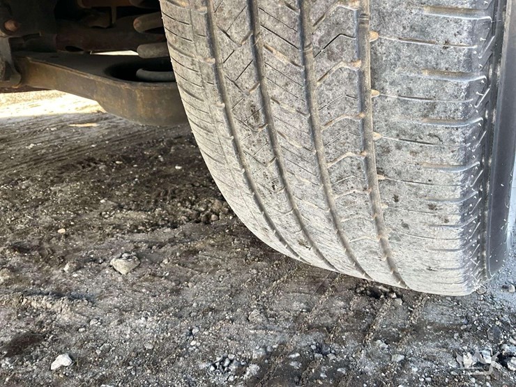 2016-ford-explorer-image-33