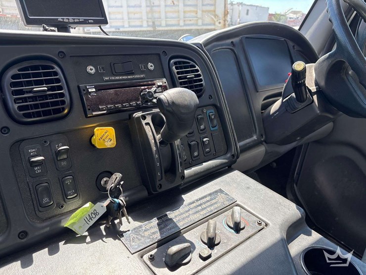 2020-freightliner-m2-106-image-19