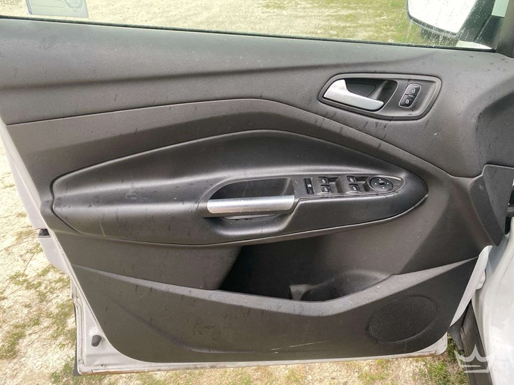 2018-ford-escape-se-image-11