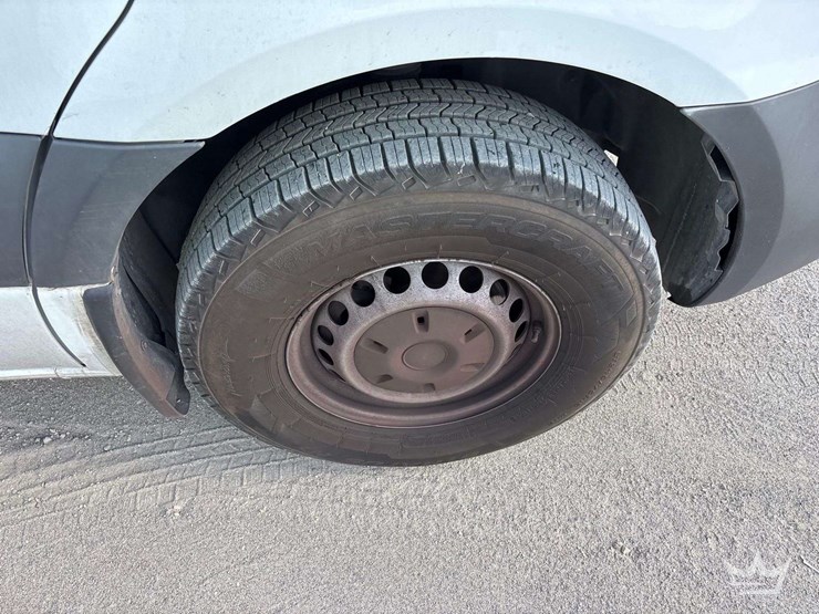 2019-mercedes-sprinter-2500-cargo-van-image-16