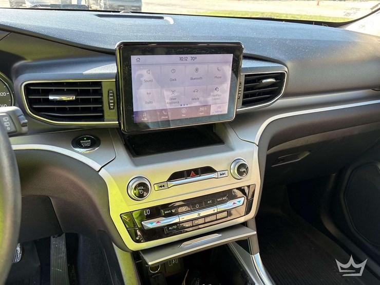 2021-ford-explorer-image-17