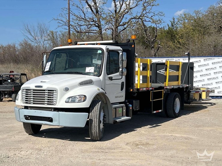 2017-freightliner-m2-106-image-1