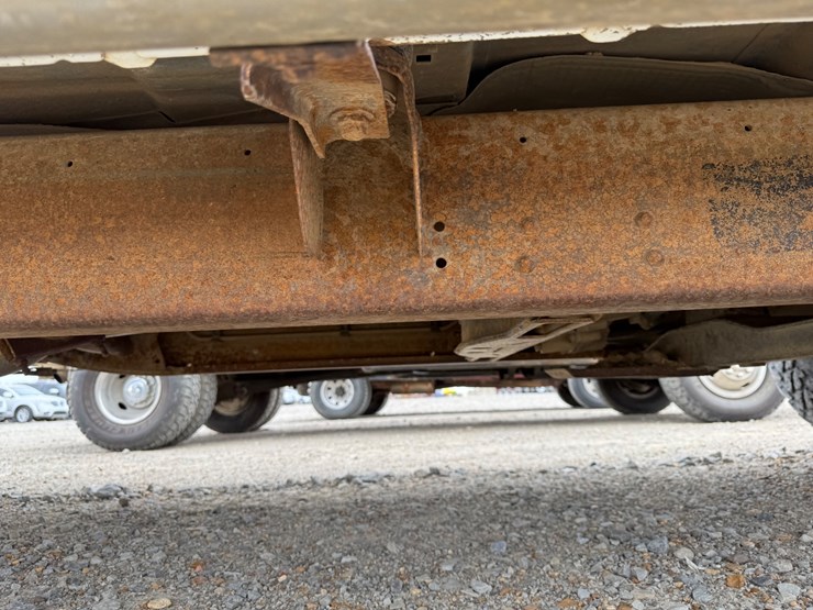 2005-gmc-2500-image-25