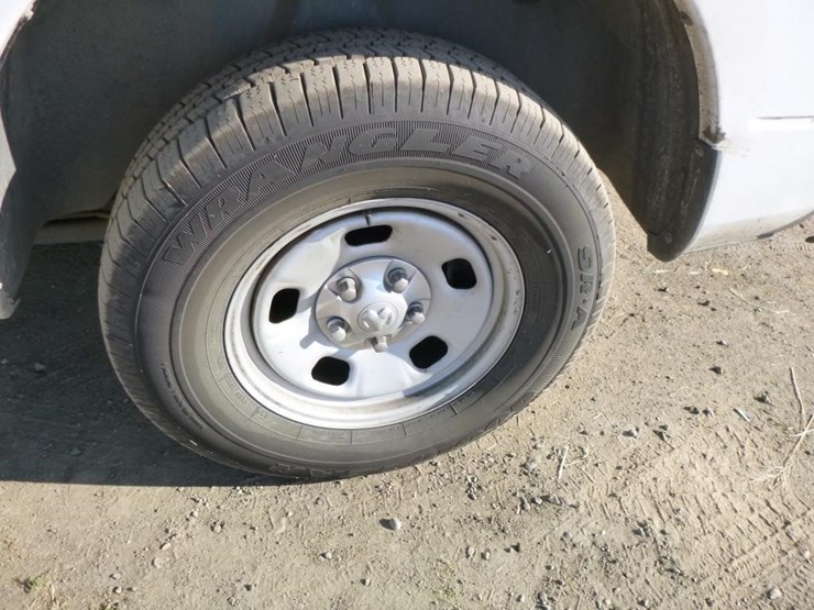 2014-dodge-1500-image-28