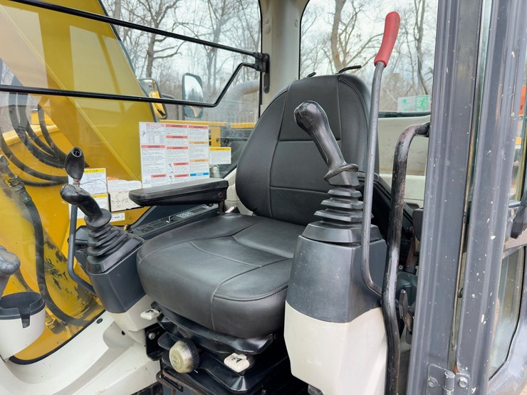 2017-kobelco-sk75sr-3e-image-28