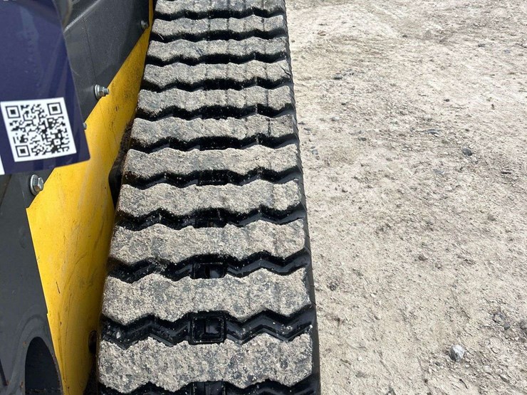 2023-new-holland-c327-image-22