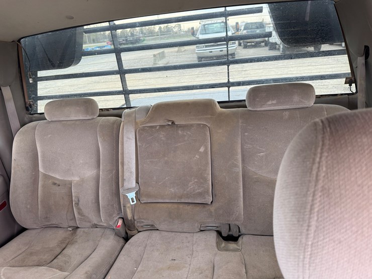 2005-gmc-2500-image-45