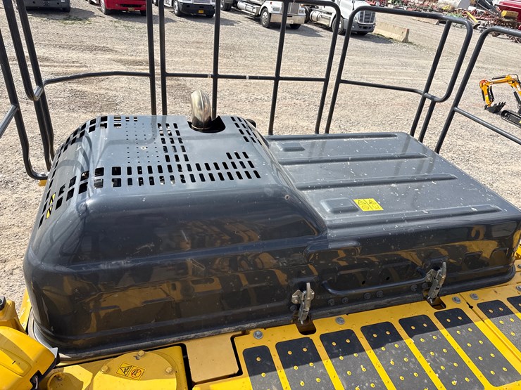 2023-komatsu-pc210-image-40