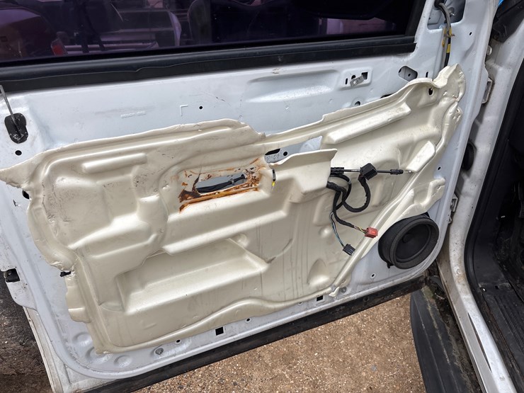 2011-chevrolet-tahoe-image-8