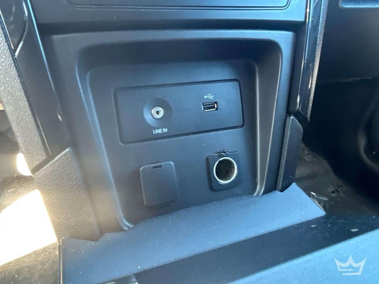 2016-ford-explorer-image-15