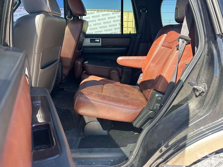 2011-ford-expedition-image-16