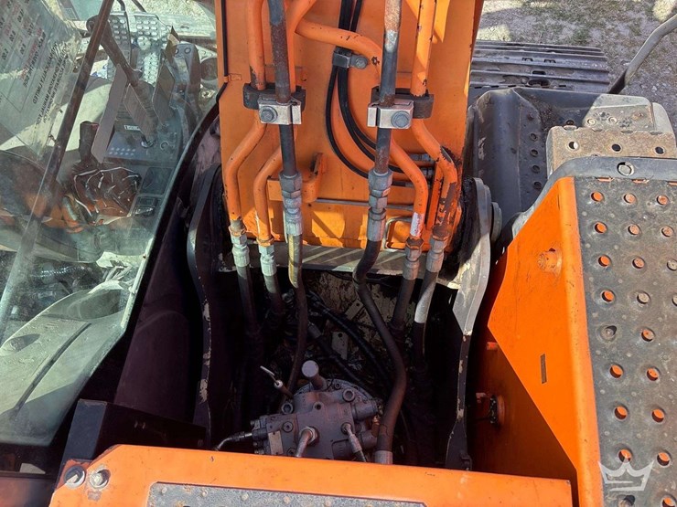 2013-hitachi-zx160-lc-image-28