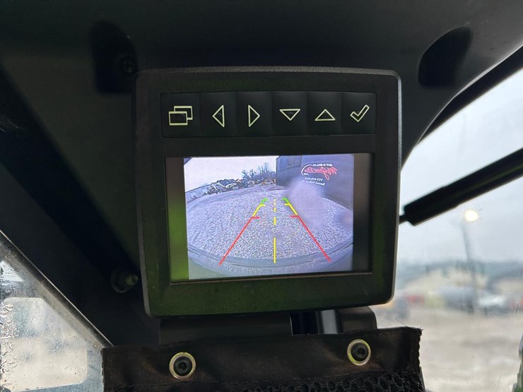 2021-deere-317g-image-24