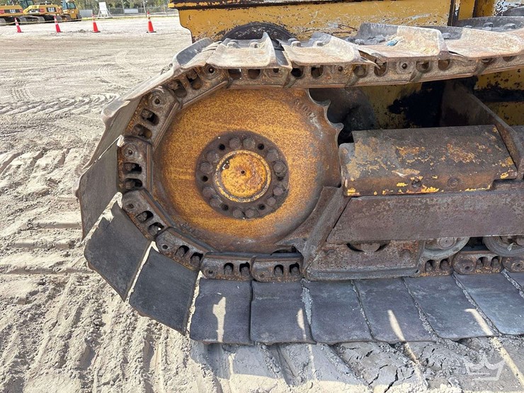 2014-deere-650k-lgp-image-21