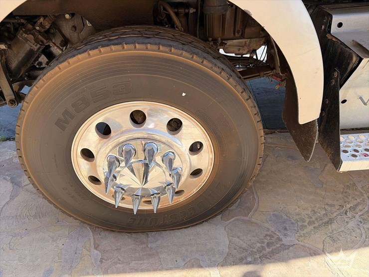 2011-kenworth-t800-image-28