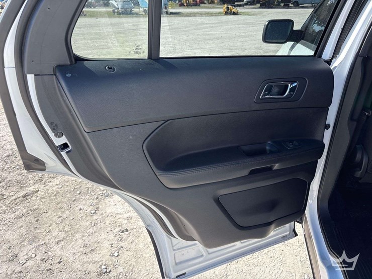 2016-ford-explorer-image-23