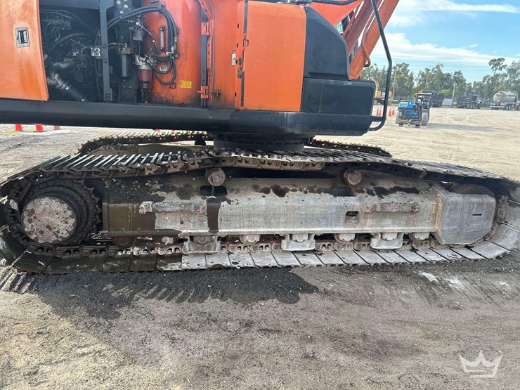 2018-hitachi-zx300-lc-6n-image-32