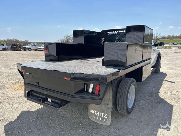 2015-ram-5500-rki-10ft.-utility-flatbed-truck-image-3