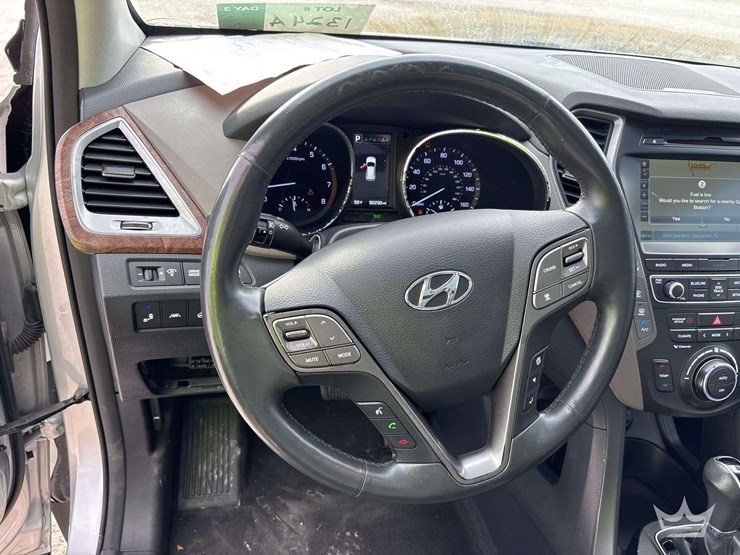 2017-hyundai-santa-fe-image-12