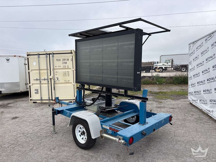 2018-solartech-silent-messenger-towable-solar-message-board-image-4