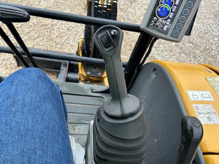 2020-caterpillar-303-image-22